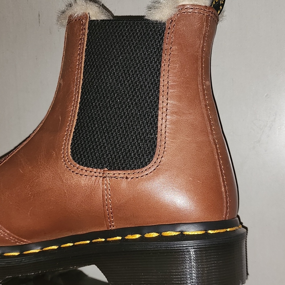 Dr. Martens Brown Leather Boots Winter Boots Brand New - Picture 9 of 10